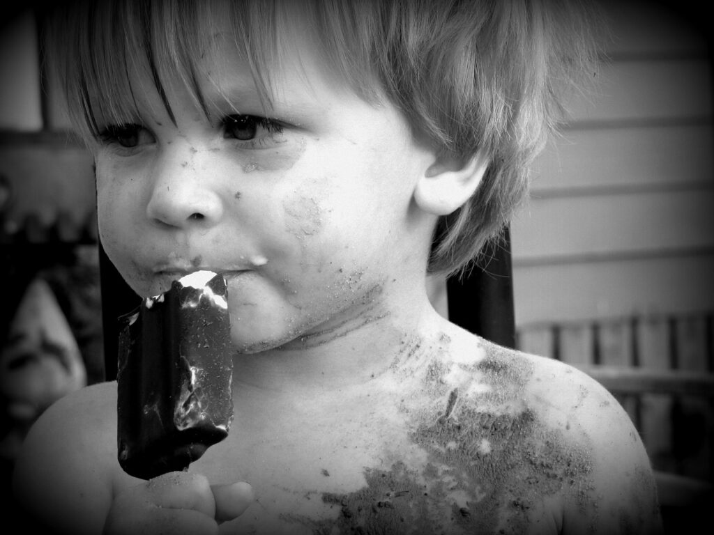 boy, eating ice cream, dirty-59171.jpg